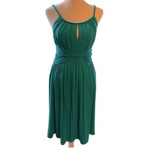 Ladies Summer Dress w/Slimming Waistline and Flattering Profile. EUC